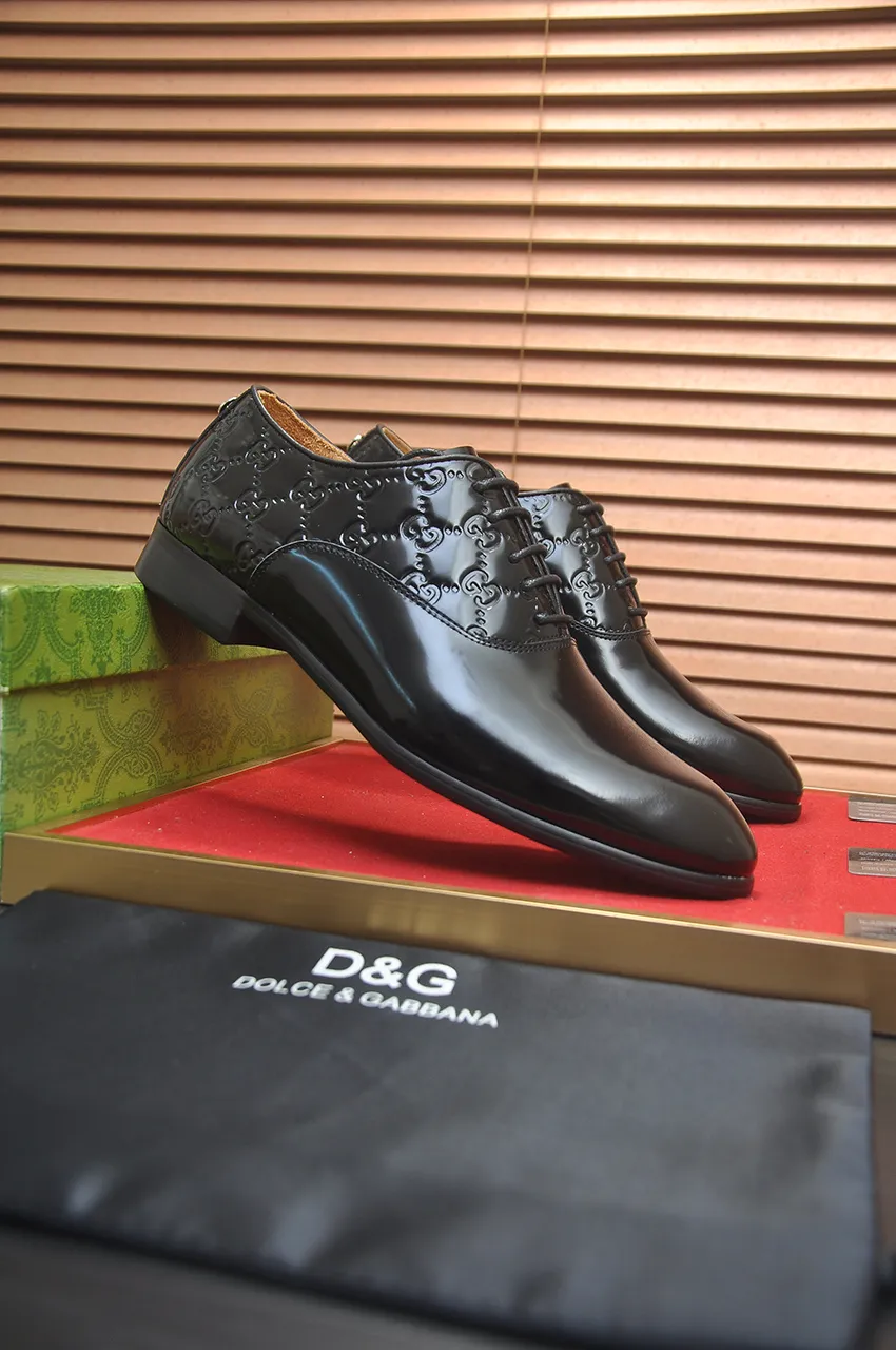 Men's shoes💰500💶Italy's top luxury men's shoe giant (GUCCI) (Gucci) (full cowhide lining) new arrival🍃Original European style🔰 Pleasant to the eye😍In order to make the shoes more durable and non-deformable🌀The production continues to follow traditional methods but there is still no lack of innovation💪Choose original sheepskin for the leather♻️ Smooth and natural And extra bright ⭐Made of imported cowhide, the first choice of rich people 38-45 (45 customized)